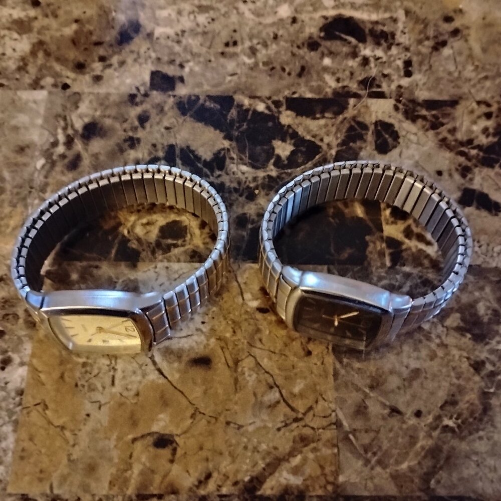 2 Men's quartz watches